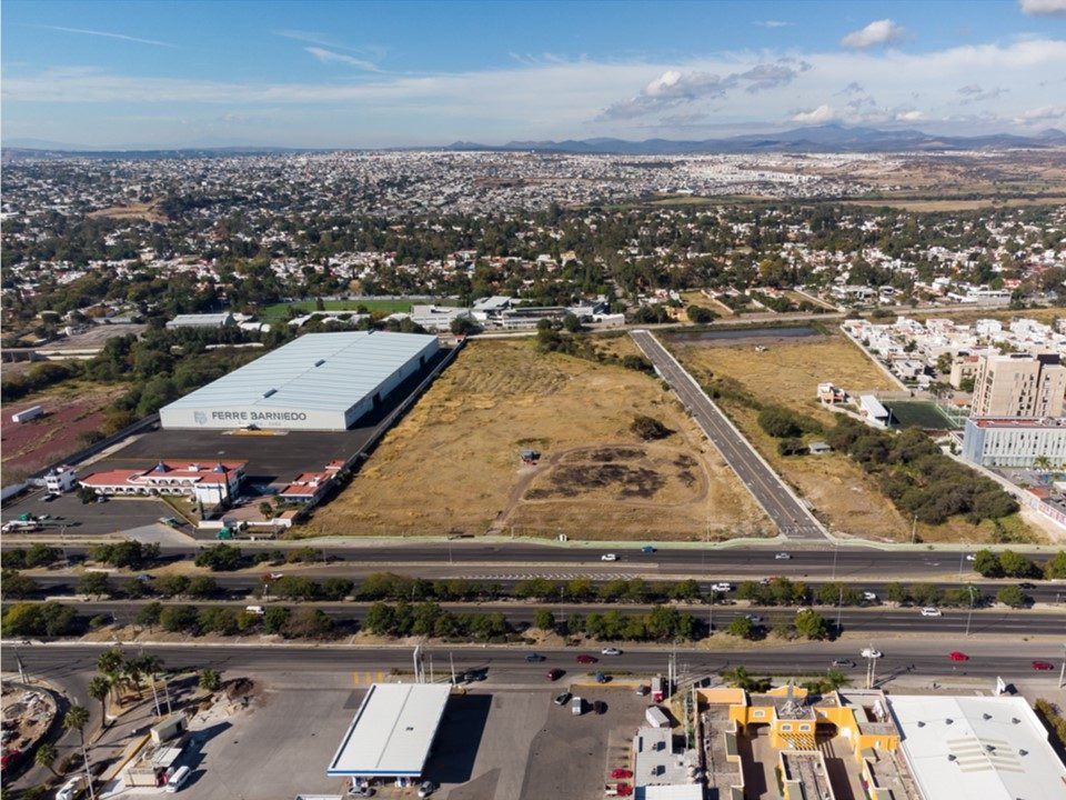 VENTA Terreno de uso Mixto 18,500 mts.   Av. Paseo de la República, Col. El Salitre, Querétaro, Qro.
