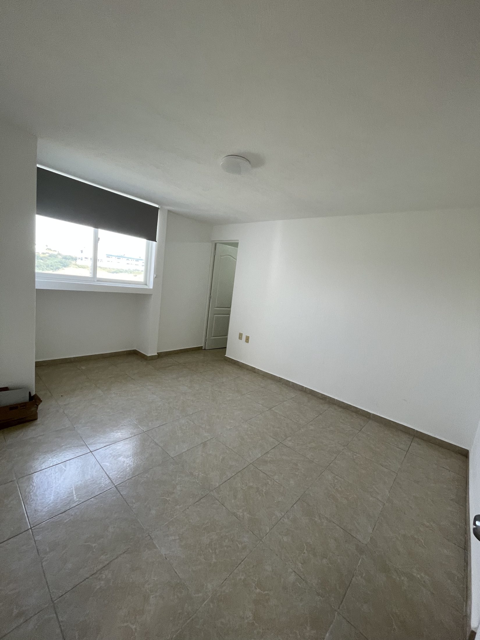 Renta amplio departamento fracc San Agustín