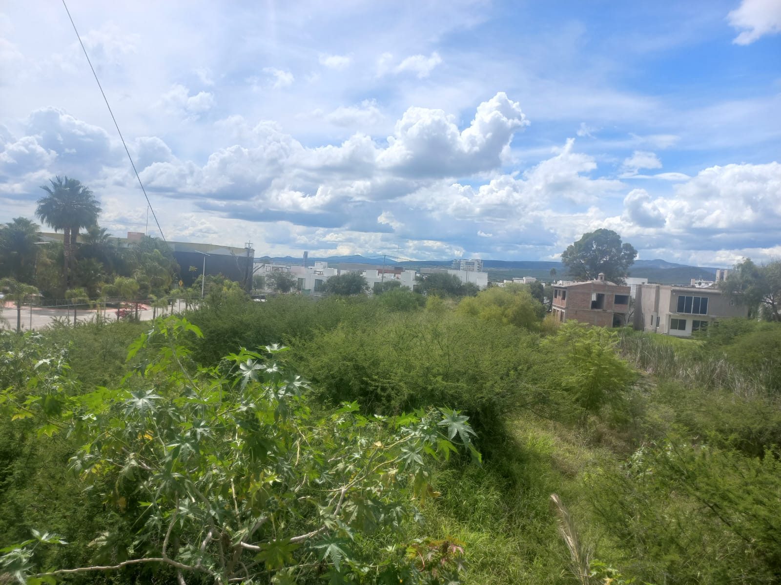 Terreno Comercial en Venta (4000 mts) sobre Av. Paseo de la República, Queretaro, Qro.